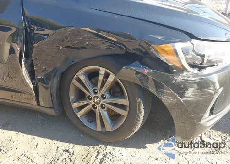 2018 Hyundai Elantra Value Edition z USA, uszkodzony, nr VIN 5NPD84LF2JH381257